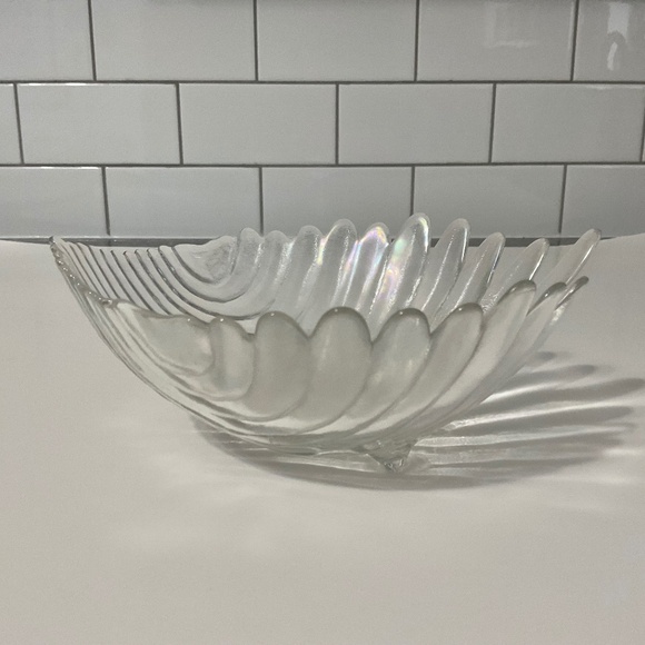 VTG Glass Shell Shaped Footed Bowl Scalloped Edge Fan Shaped - Picture 1 of 8